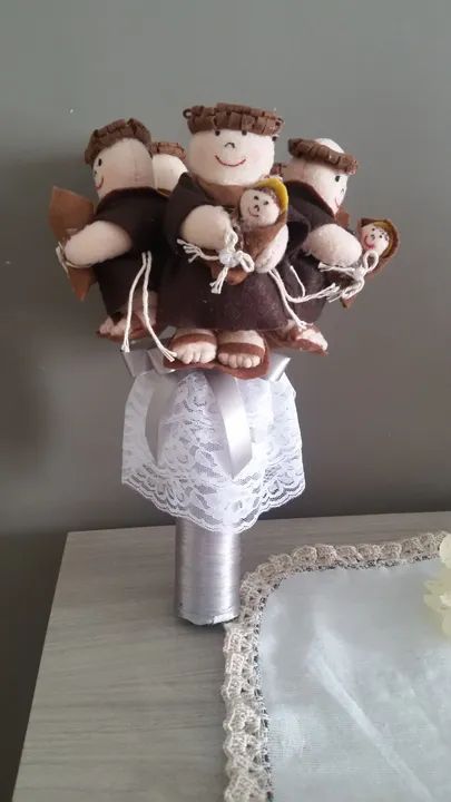 Buquê de Santo Antônio - Artesanato em feltro - Foto 3