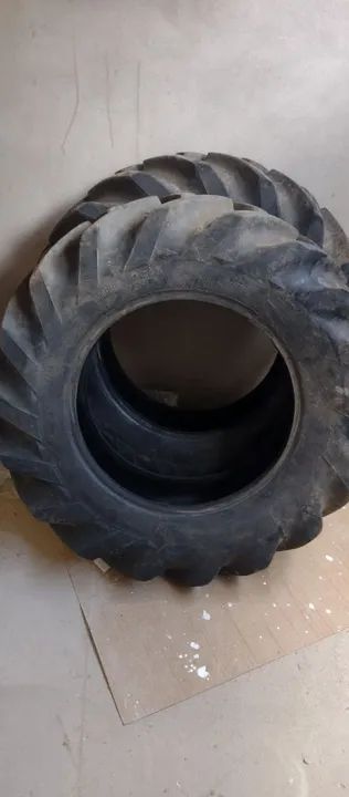 Pneu de Trator  pouco Usado - Foto 2