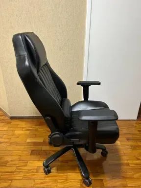 Cadeira Gamer Mad Racer V16 preta em couro legítimo edição limitada numerada - seminova - Foto 6
