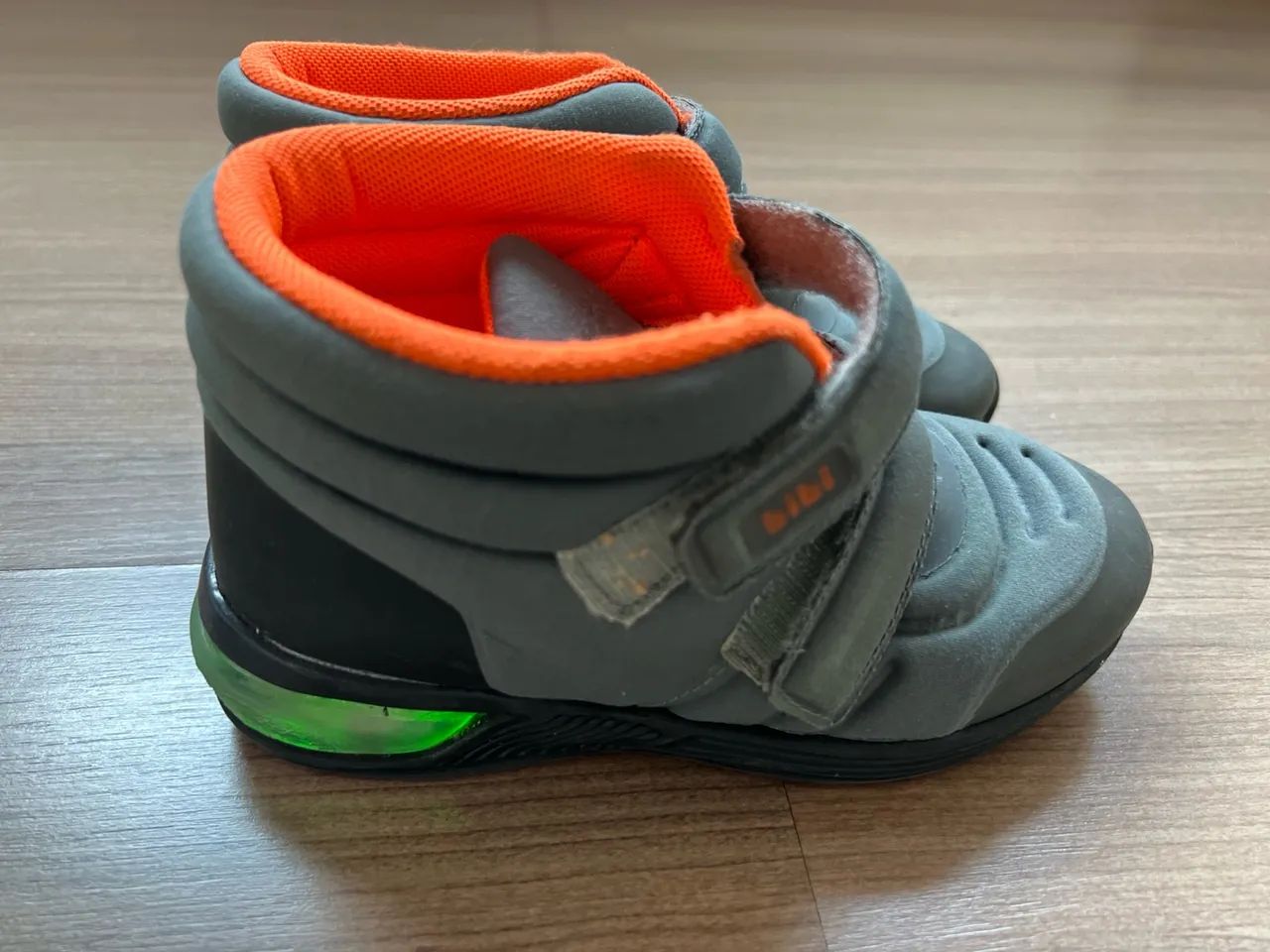 Tênis Bibi numeração 30 com luz de Led - Foto 2