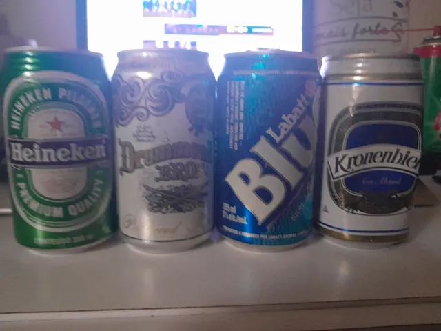 Latas de Cerveja lacradas de fábrica. Com cerveja líquida intacta.