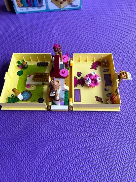 Livro da Bela Lego Disney  - Foto 2