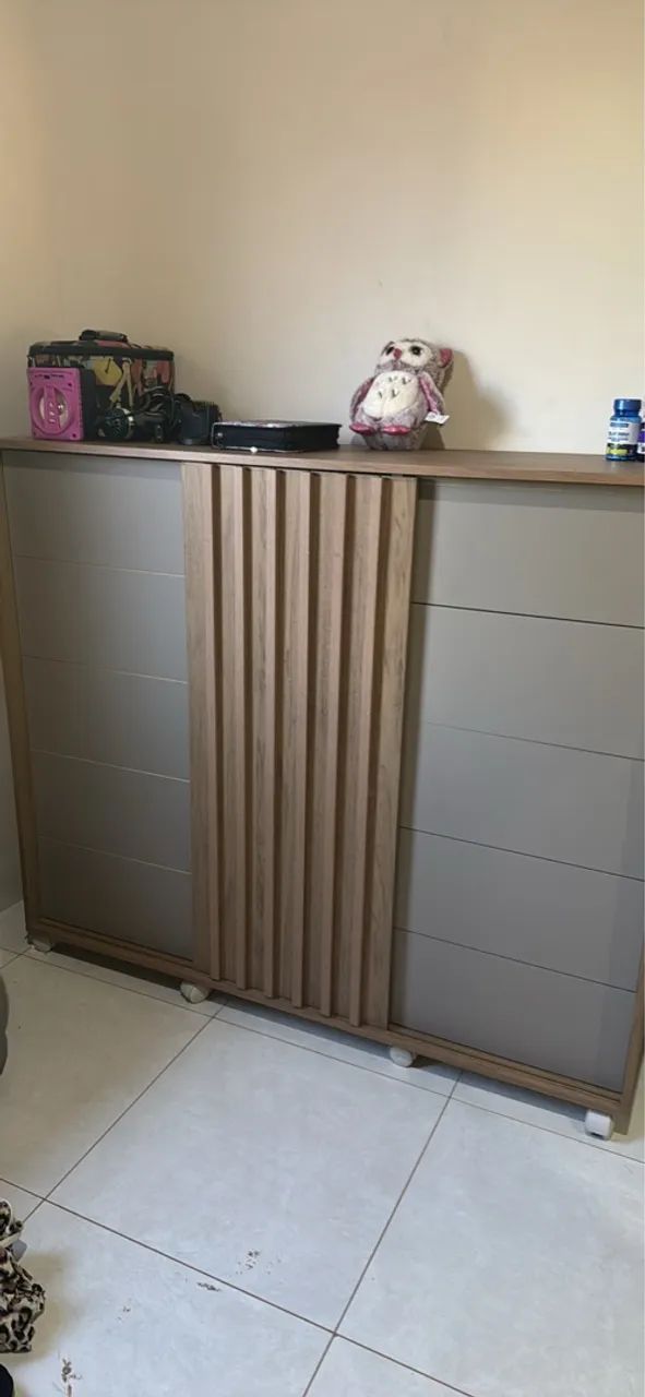 Cômoda grande com cabideiro  - Foto 2