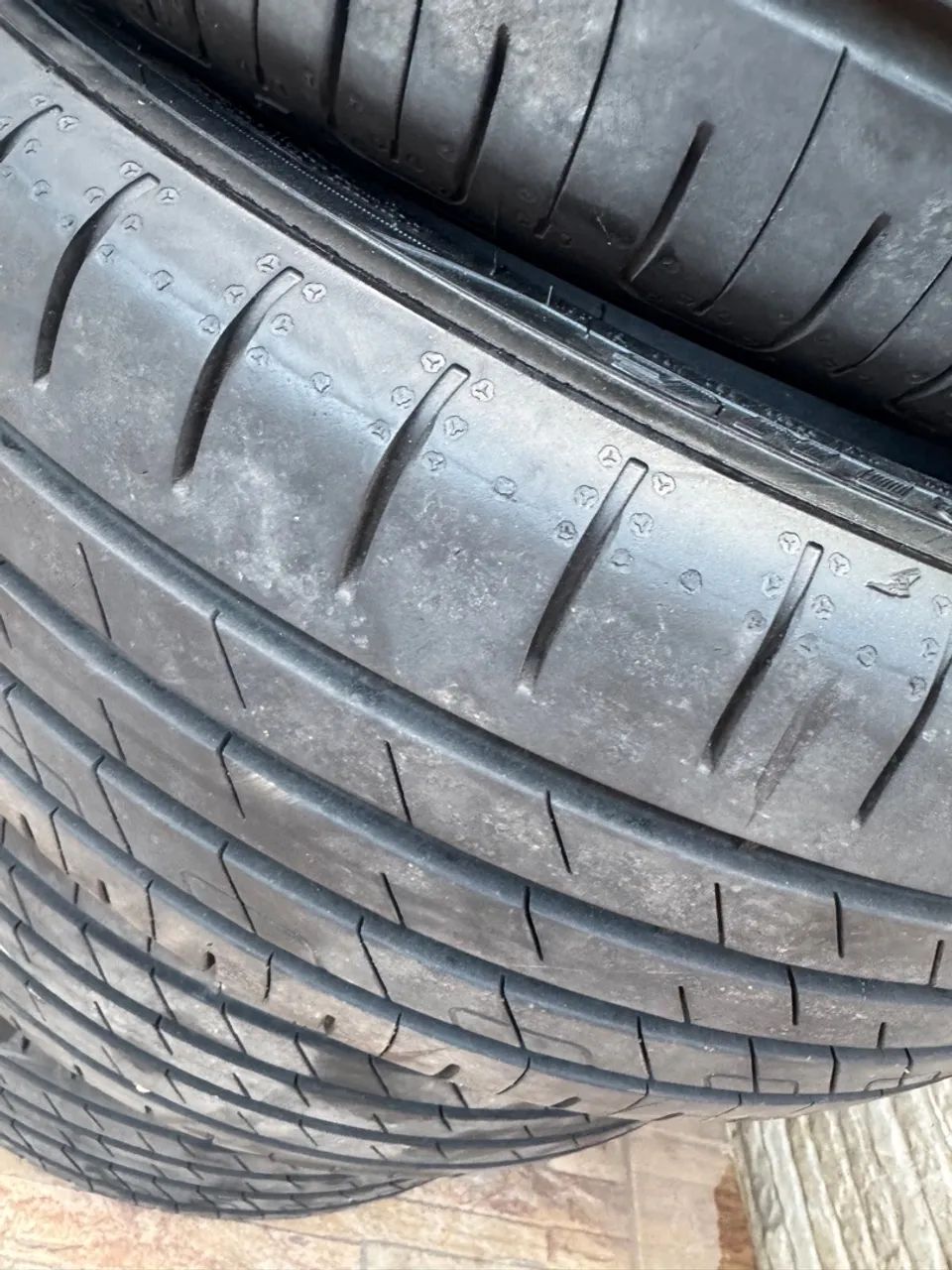 Pneu 205/45R18 Goodyear Eagle Touring - Semi-novo (7.000 km) - Foto 3