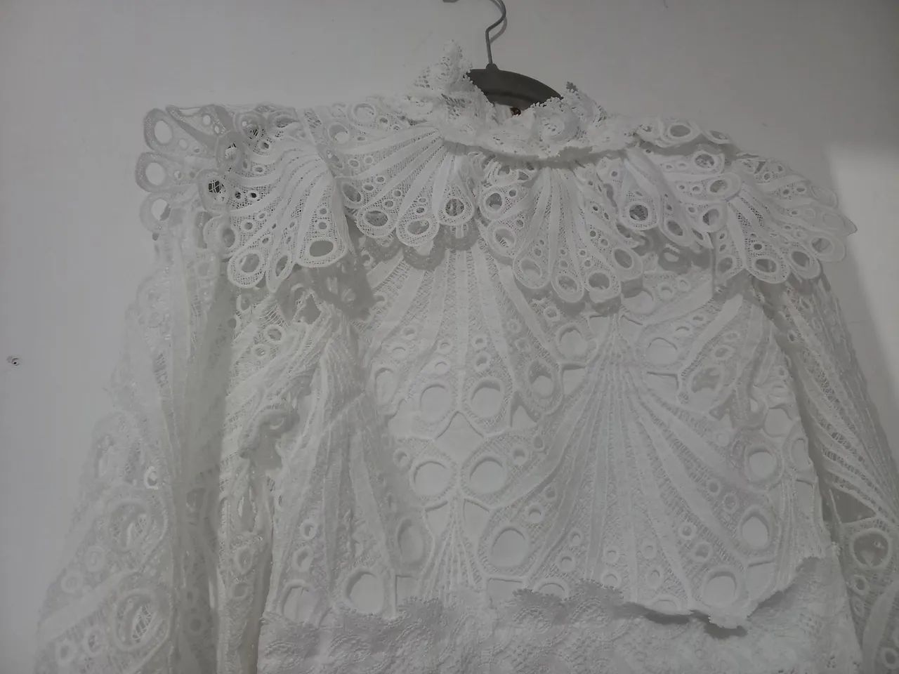Blusa branca rendada nova - com etiqueta - Foto 2