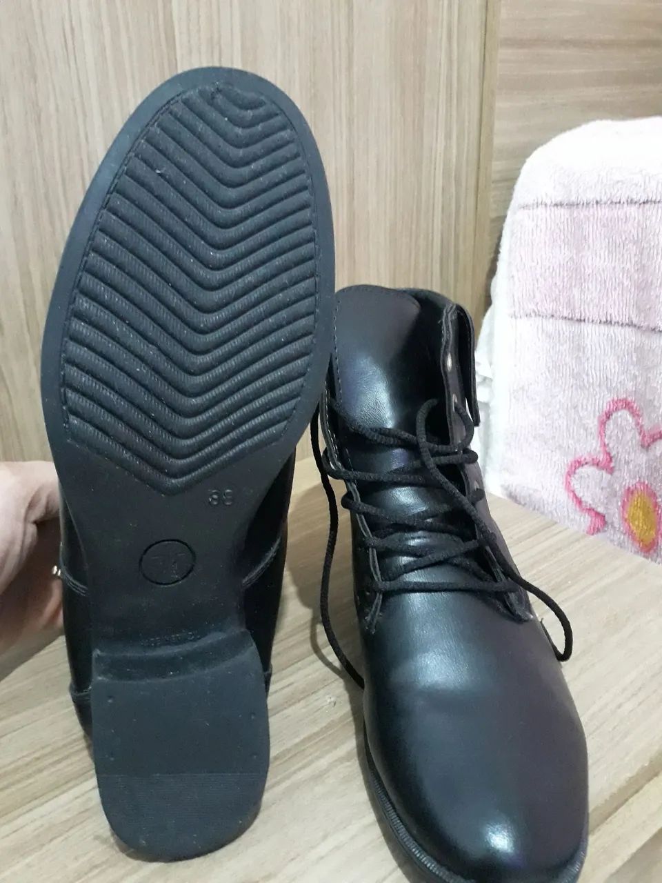 Botas Femininas de Couro Preto - Foto 3