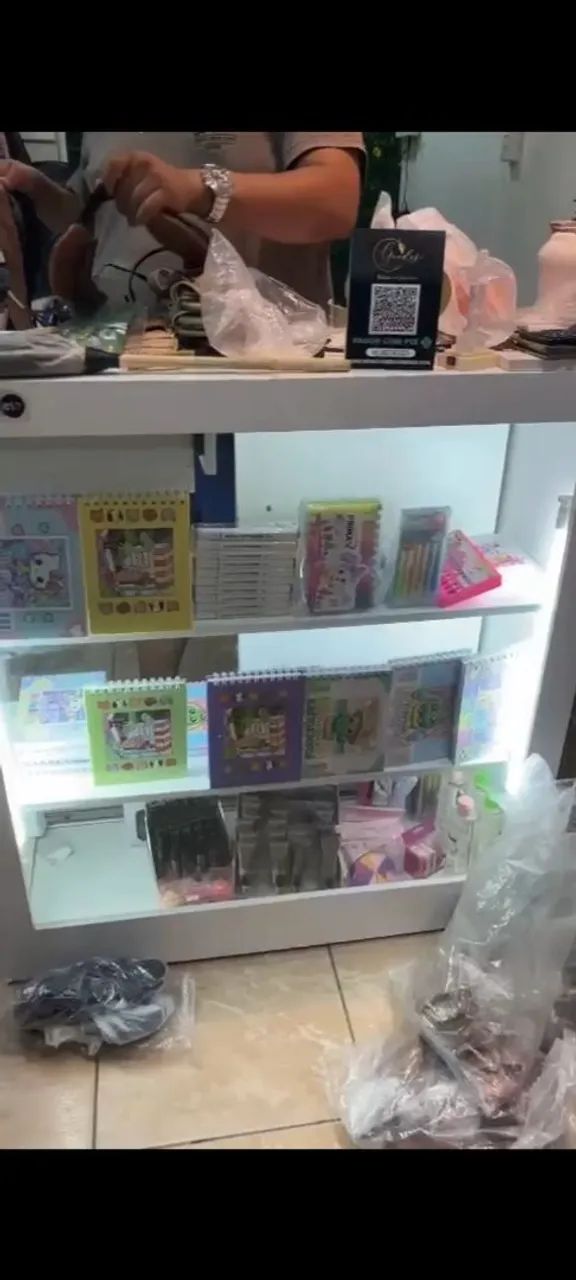 Expositor de sapatos e bolsas para loja - Foto 3