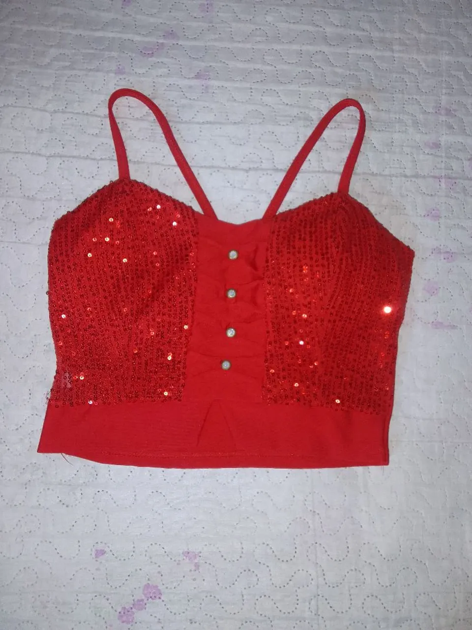 Top vermelho com lantejoulas