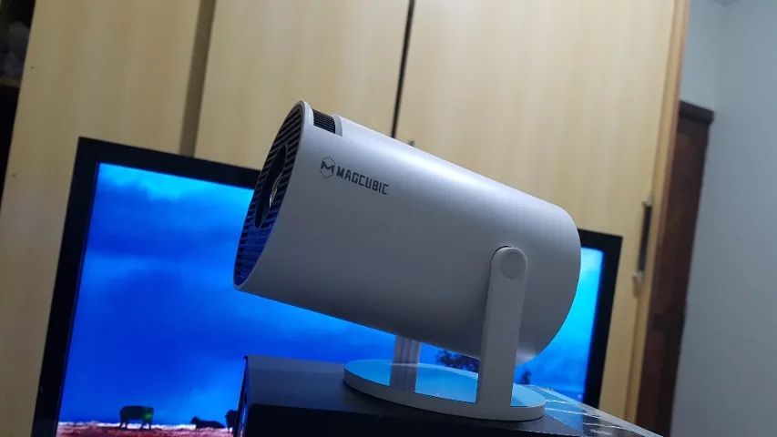 Mini Projetor HY300 Branco 110V/220V Android 11. - Foto 3