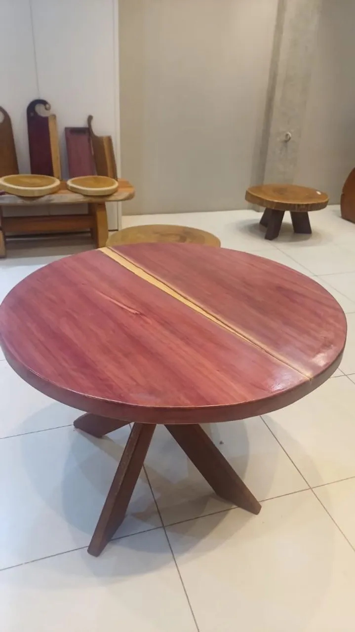 Mesa de centro redonda de madeira maciça