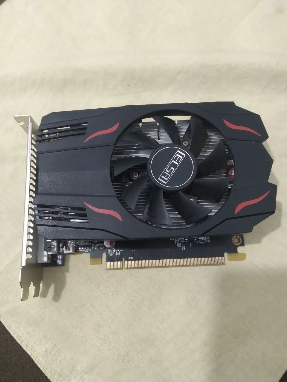 Placa de vídeo RX550 4GB  PCI E semi nova toda ok funcionando perfeitamente  - Foto 3