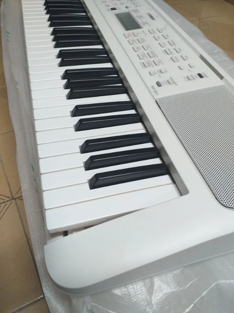  Novo na caixa.! Teclado Arranjador Yamaha PSR EZ 310 teclas iluminadas - Sem uso!  - Foto 4