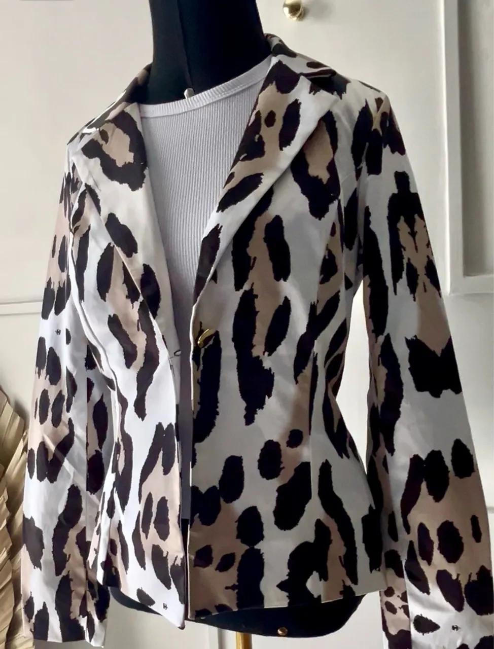 Blazer Animal Print Elegante e Moderno