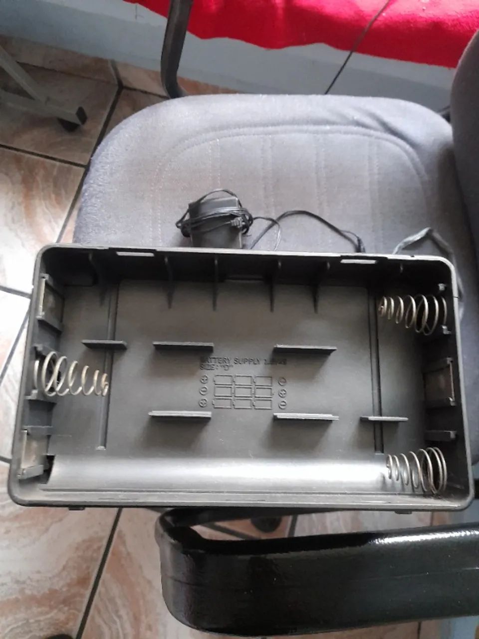 TV portátil retrô anos 80 - Foto 3