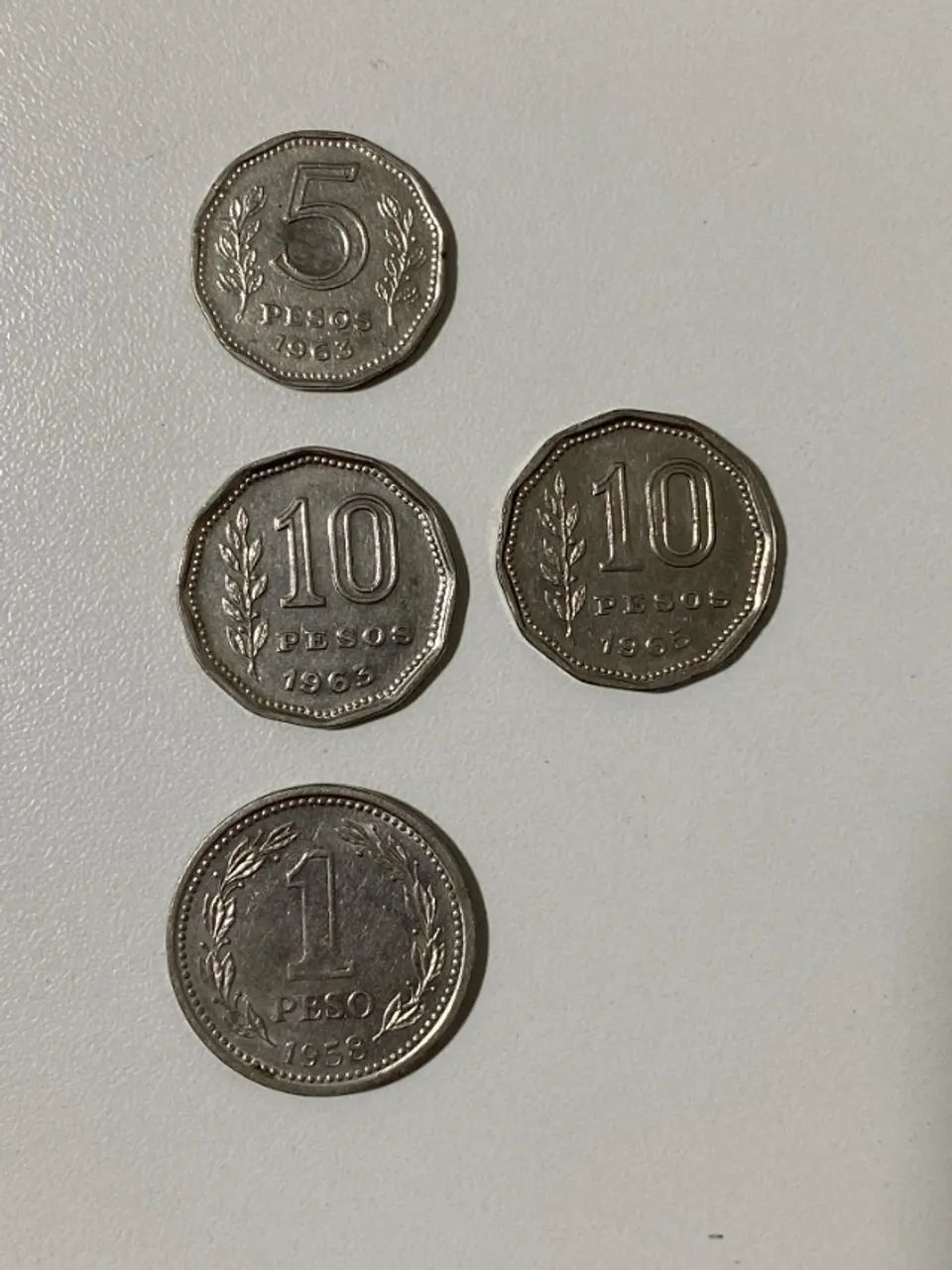 Kit 4 moedas argentina 5, 10 e 1 Peso cada uma um ano diferente