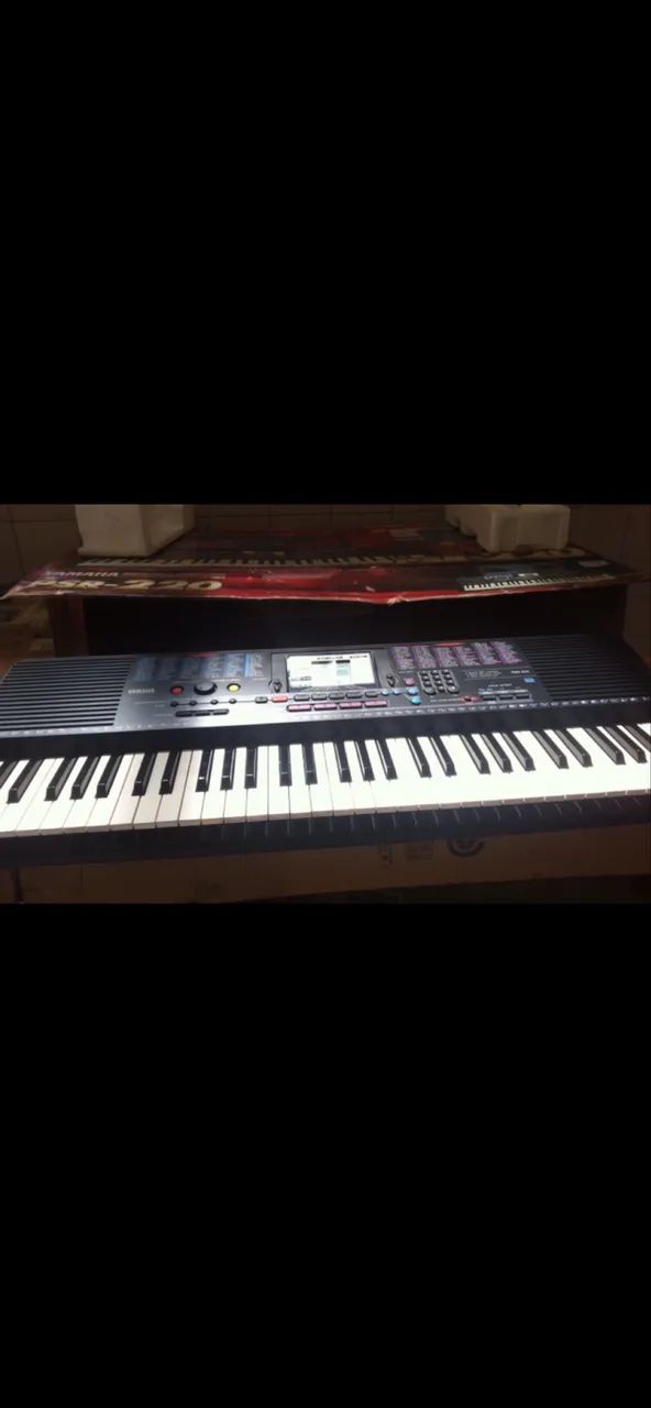 TECLADO PSR 220