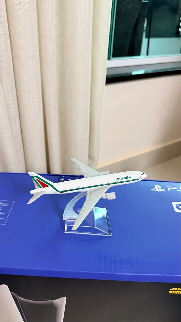 Miniatura de avião ALITALIA 1/500 - Foto 2