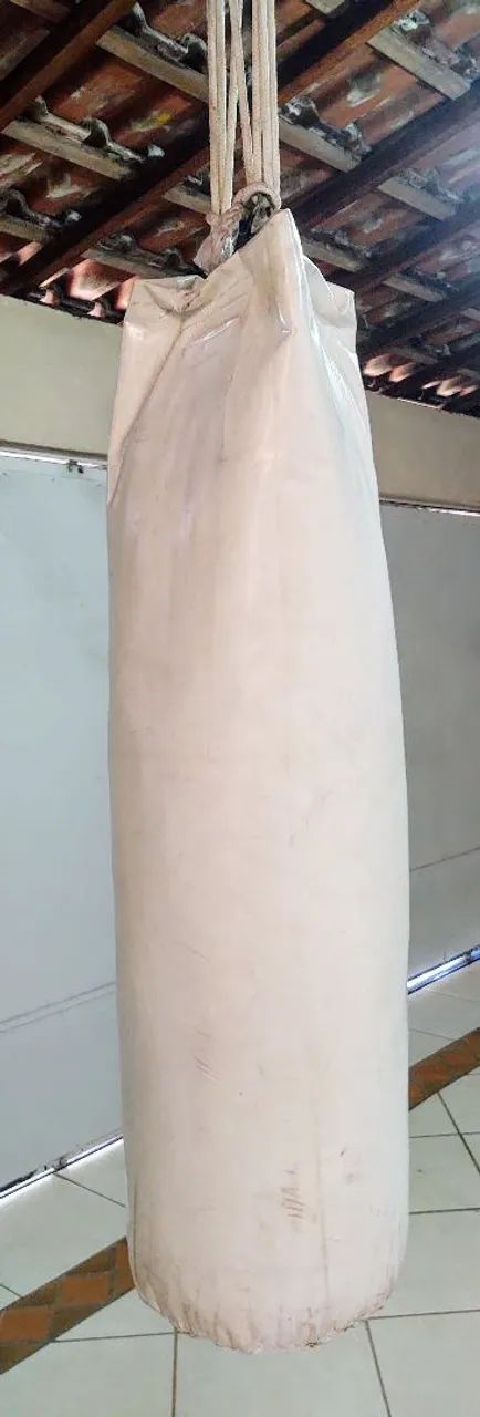 Saco de Pancada, barra fixa de porta e kit com anilha 3kg e barra.