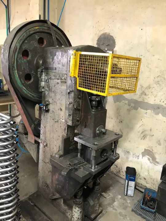 PRENSA EXCENTRICA 25 TON