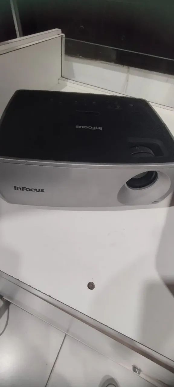 Projetor InFocus modelo IN2102EP