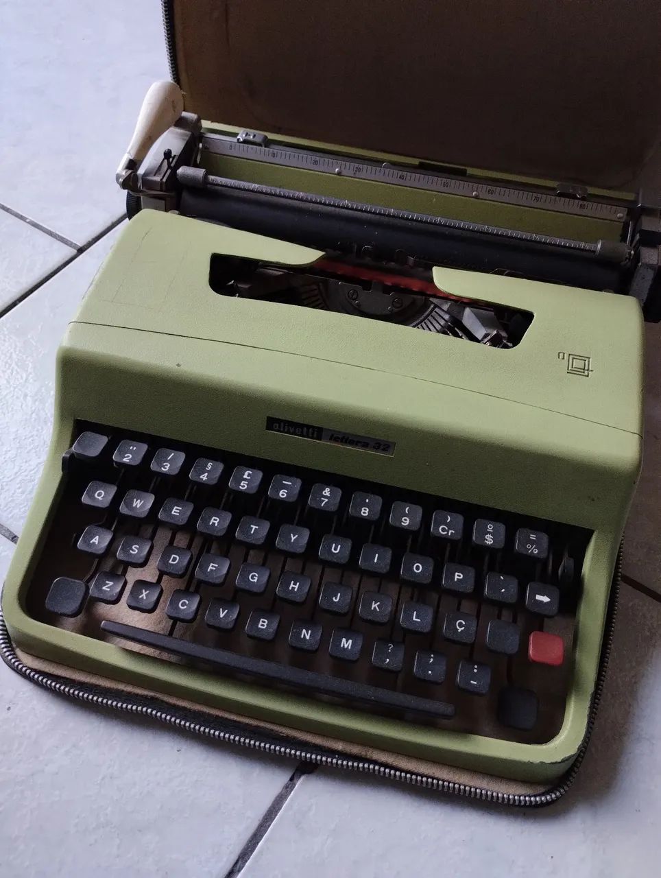 Máquina de escrever Olivetti Lettera 32 - Verde oliva retrô