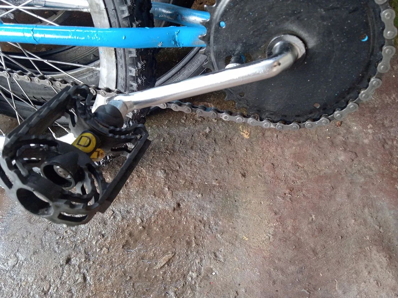 Bicicleta de aro 20 em excelente estado de conservação  - Foto 5