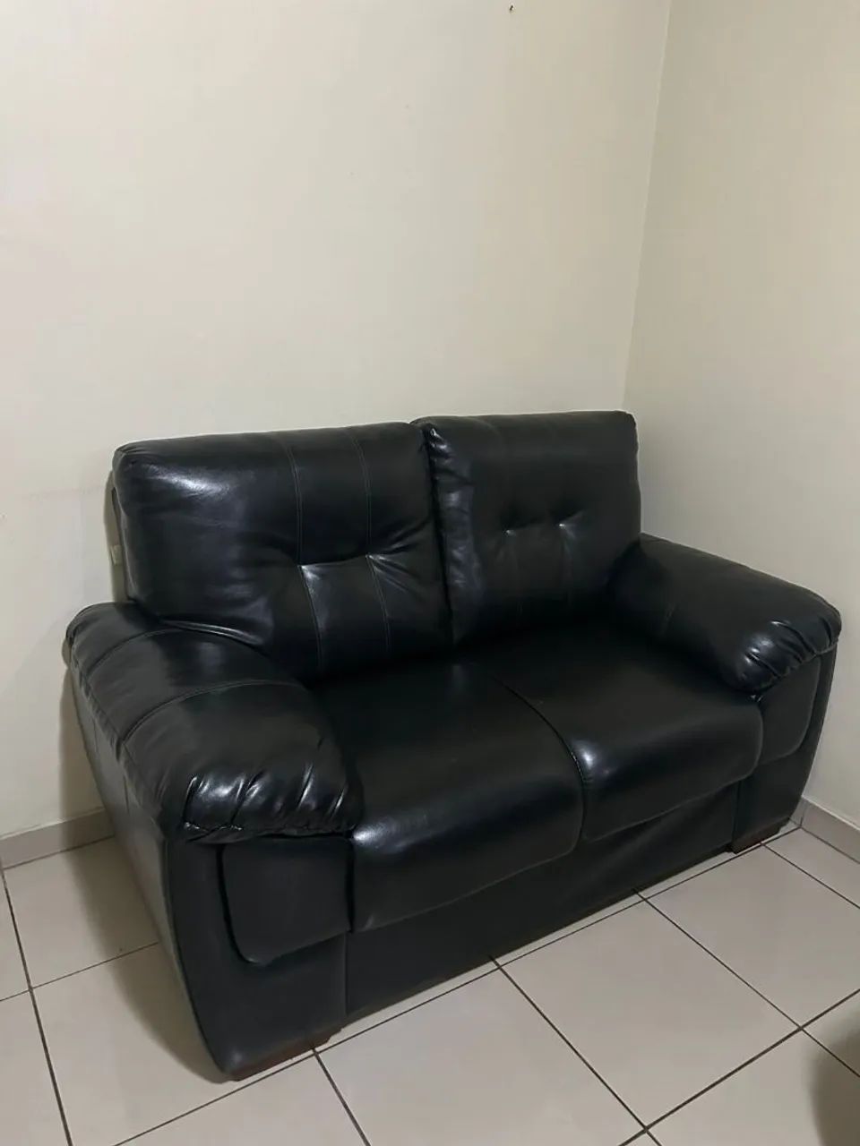 Sofá e mesa 4 cadeiras  - Foto 4