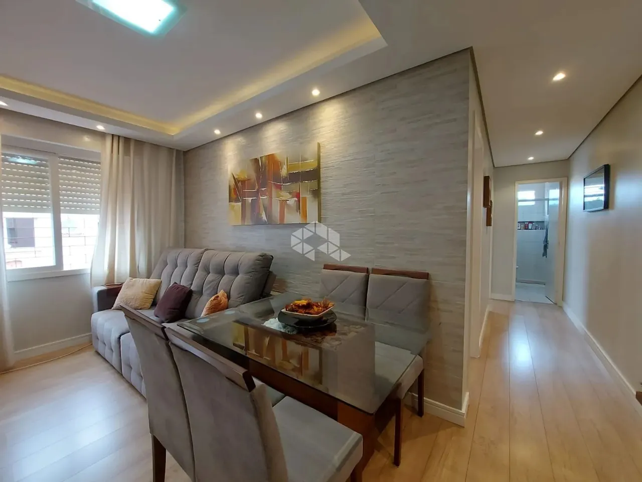 Apartamento de 2 dormitórios, living 2 ambientes, banheiro social, cozinha e área de servi