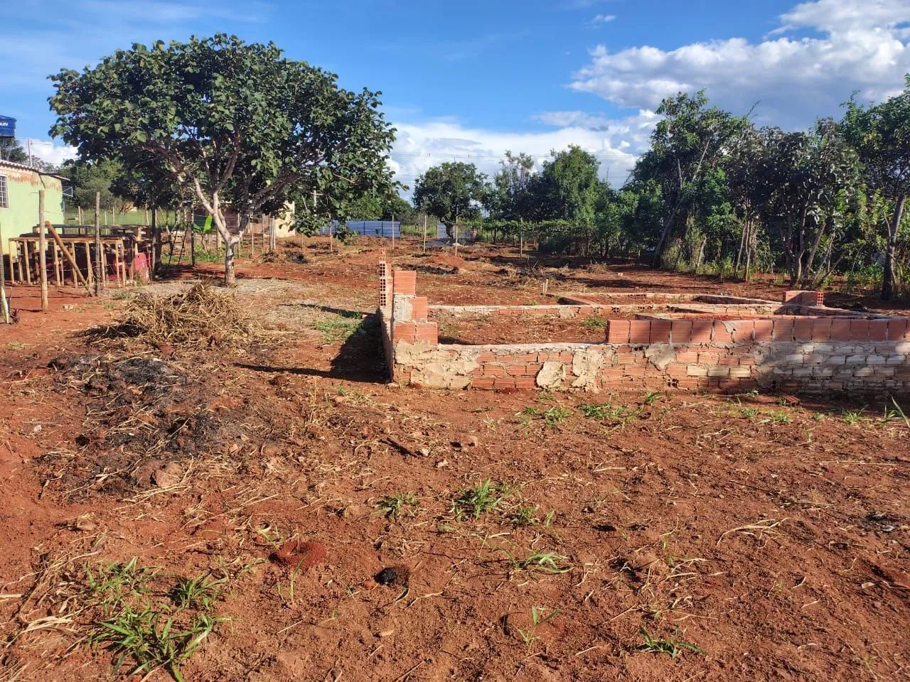 Lote já com a base construída. Parque 8 jardim ingá 15x40 sessão de direito - Foto 2
