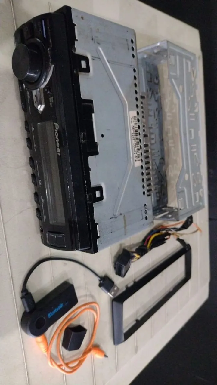 Som automotivo Pioneer + adaptador Bluetooth.... 250 reais
