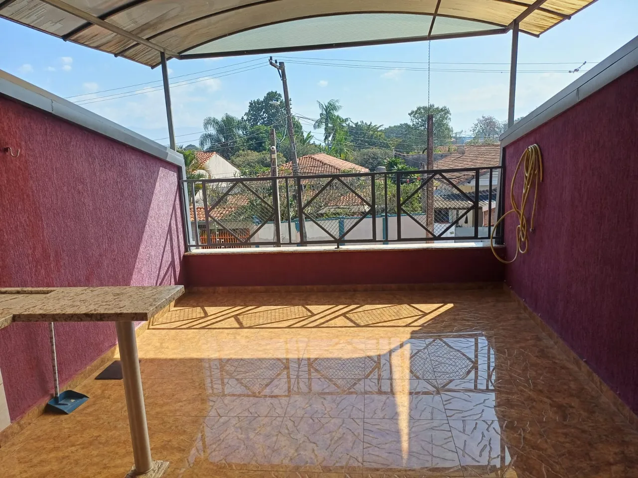 Sobrado para venda (sendo 2 imóveis no terreno) no Bairro Parque São Luís - Taubaté - SP