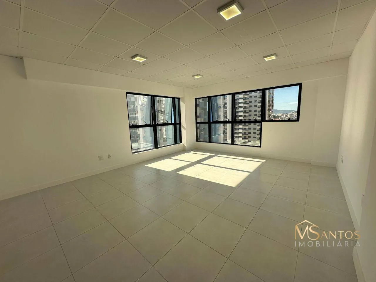 Sala à venda, 36 m² por R$ 490.000,00 - Campinas - São José/SC