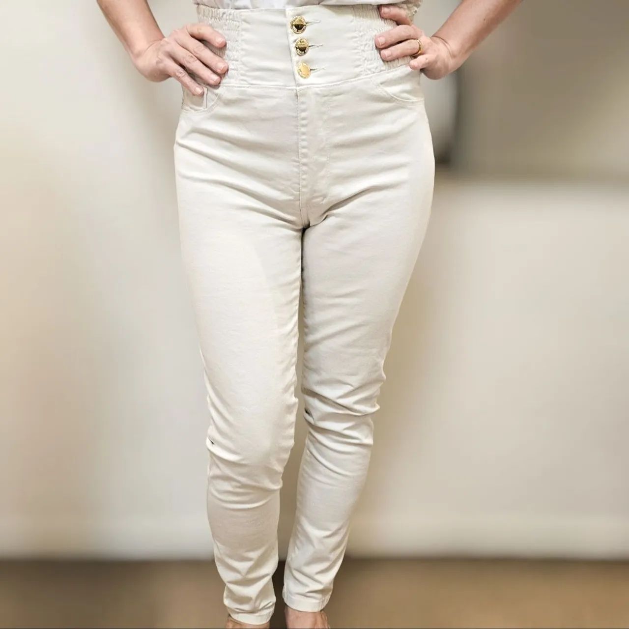 Calça Modeladora Off-White (Veste 40) - Empina Bumbum e ZERO Transparência
