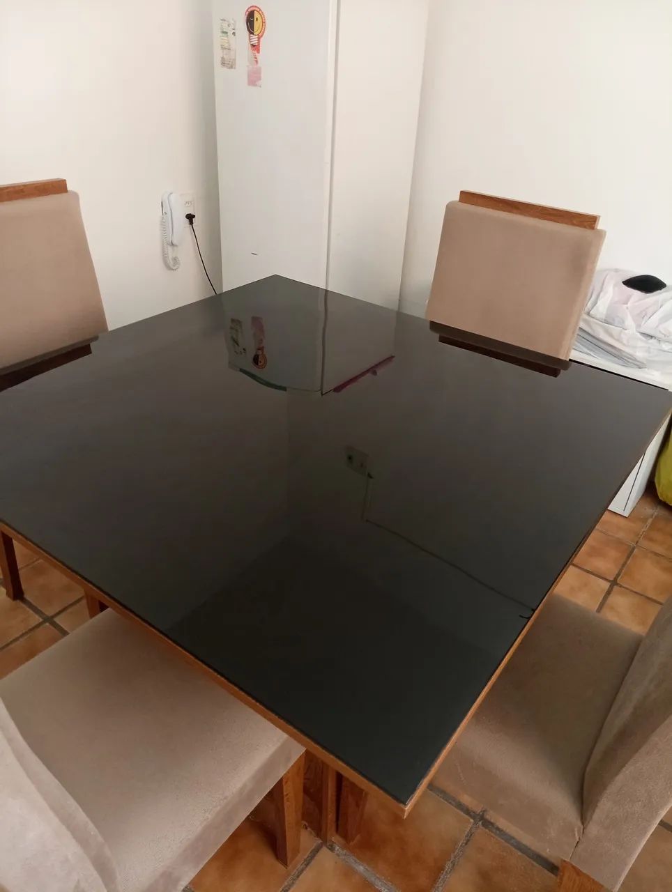 MESA DE JANTAR COM 4 CADEIRAS ÓTIMA  - Foto 3