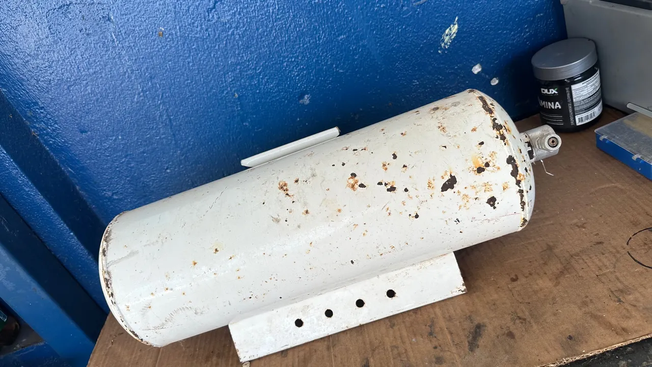 Vendo cilindro de ferro para suspensão a ar.