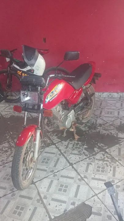 Vendo Titan 97 moto tá top nada pra fazer 25 pago 