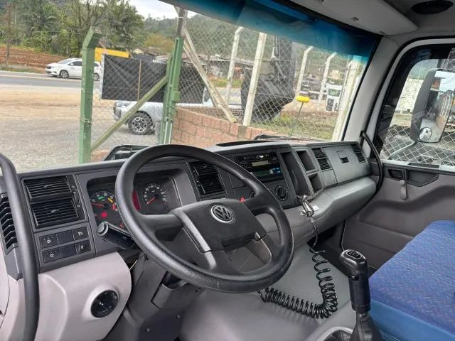 Volkswagen 15-180 Constellation com Baú 7 metros - Foto 6