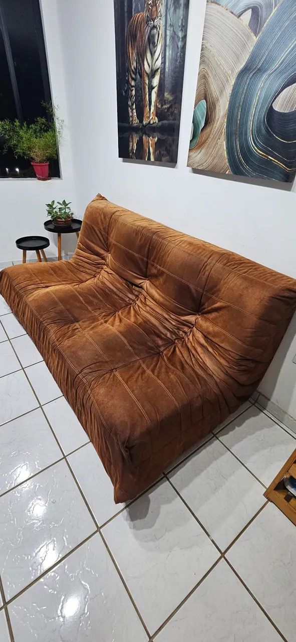 Sofá Togo 3 Lugares Marrom Aveludado - Excelente Estado!