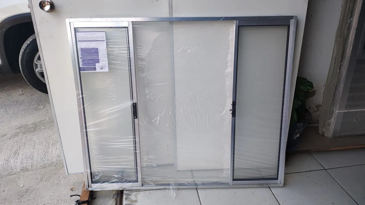 Janela alumínio 1.00x1.20 sem grade 4 vidros R$ 235,00