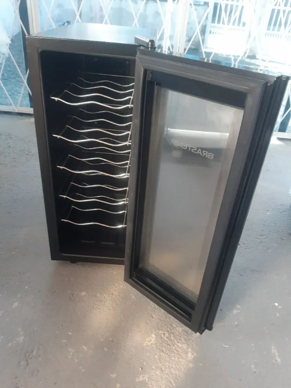 Adega climatizada -Sem Uso- Brastemp - 12 garrafas- 220V - Foto 2