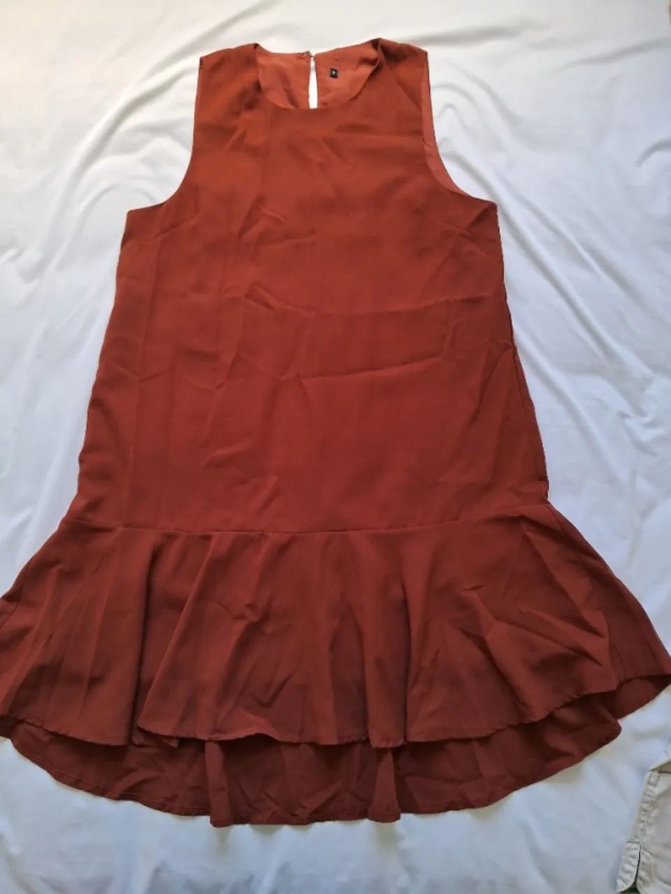 Vestido Marrom forrado e com babado - Foto 2