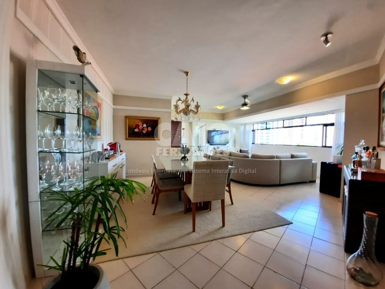 Apartamento no condomínio Almério de Paiva