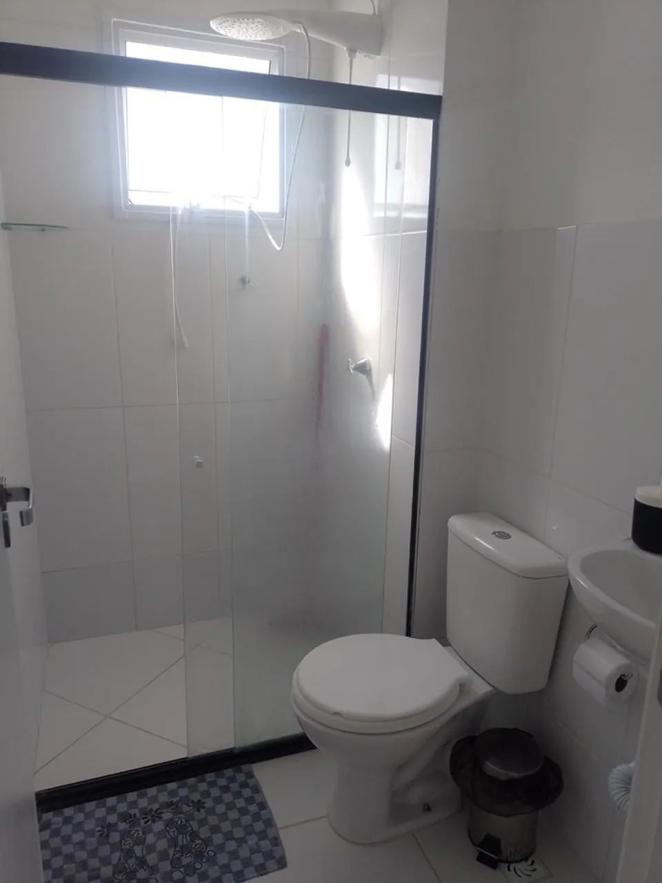 Alugo quarto para meninas