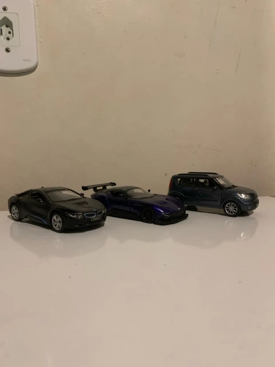 Carros de Brinquedo - BMW, Aston Martin e Kia Picanto