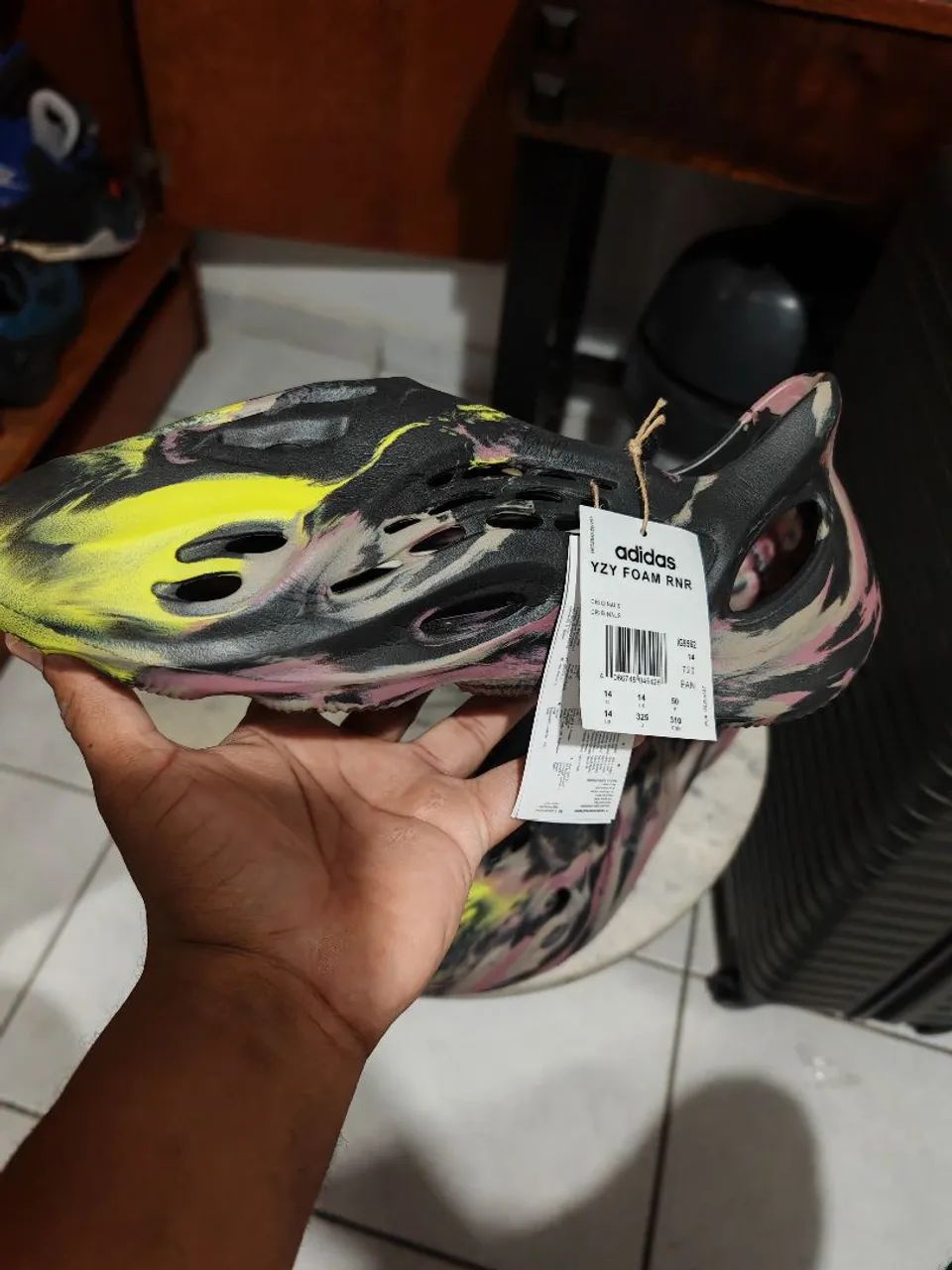Vendo yzy foram rnr.
