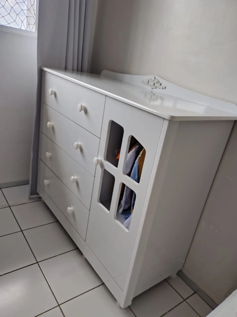 Guarda-Roupa Infantil Branco com Design Exclusivo