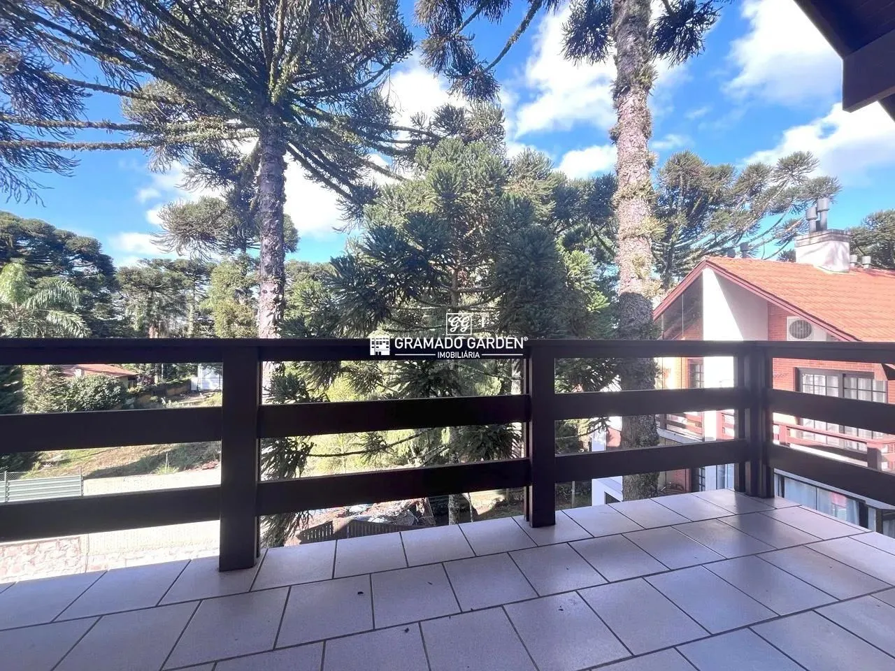 TRIPLEX EM FRENTE AO LAGO NEGRO!