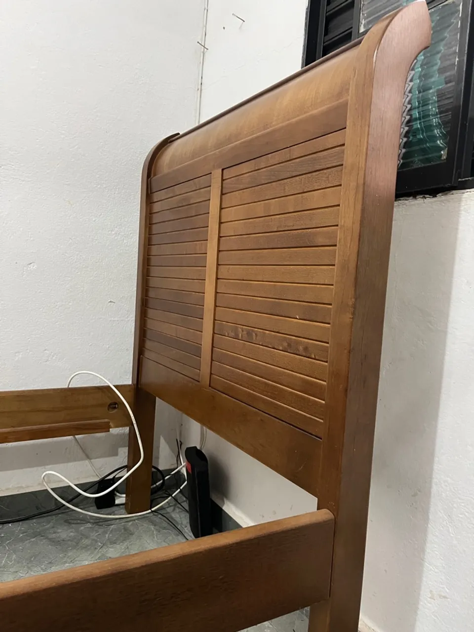 Cama de Madeira Clássica