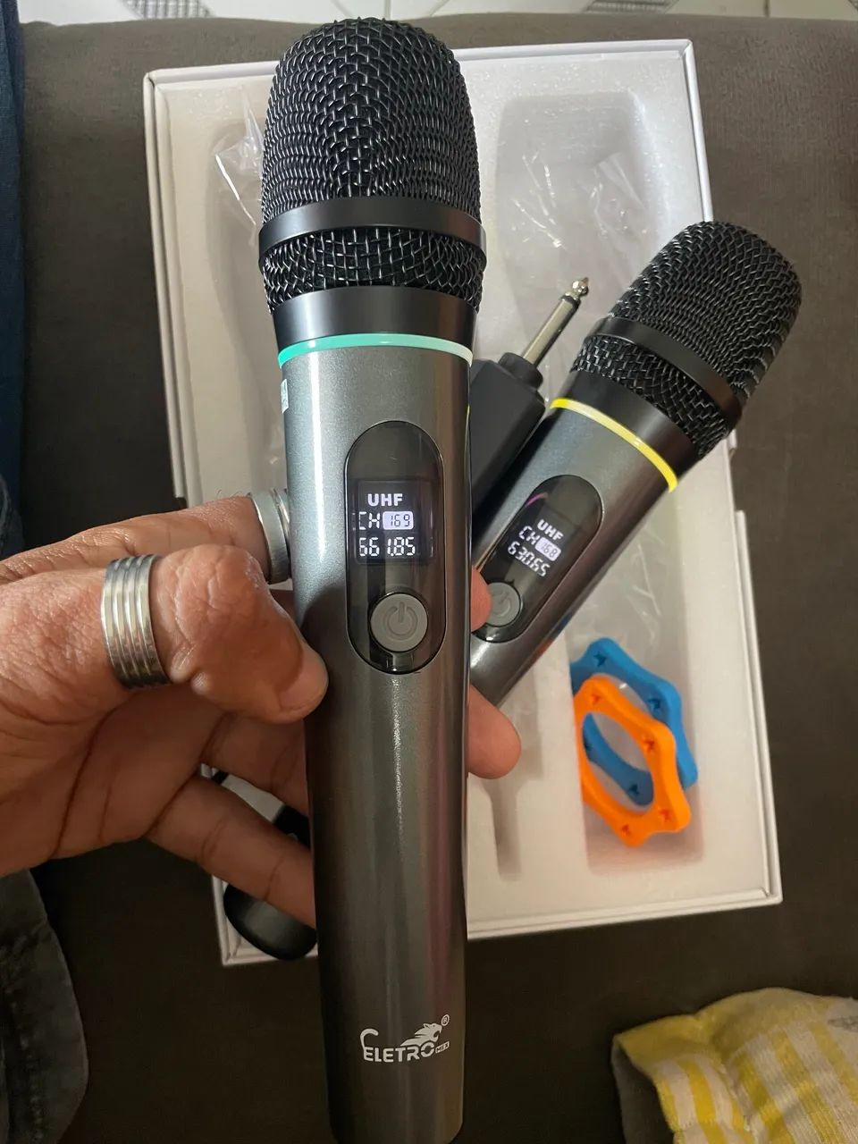 2 MICROFONES SEM FIO UHF RECARREGAVEL  - Foto 3