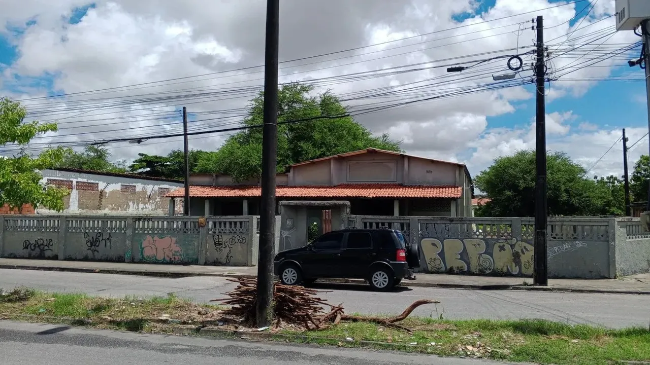 Imóvel Comercial para Venda em Fortaleza, Prefeito José Walter, 1 dormitório, 2 banheiros